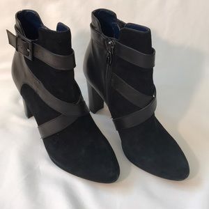 Tahari Dina heeled booty